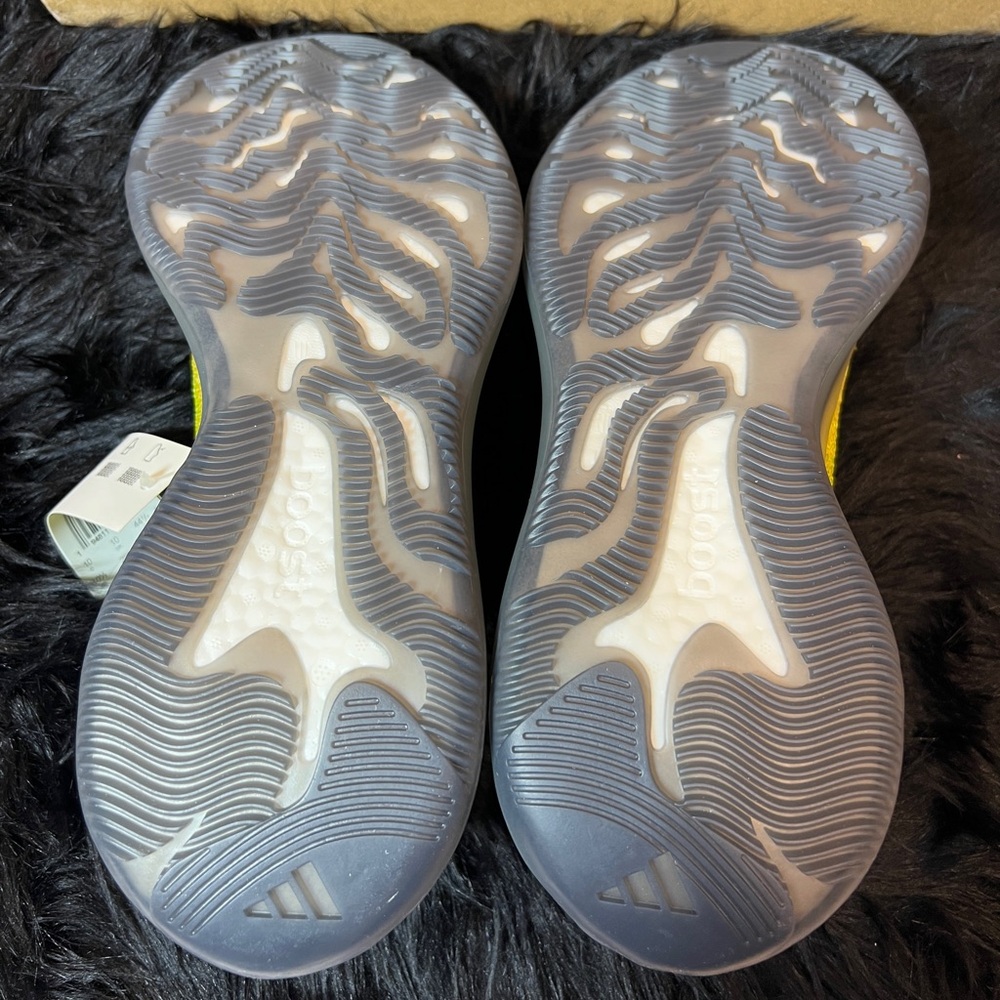 🔥 YEEZY 380 Hylite | NEW | Size 10.5M - Picture 5 of 7